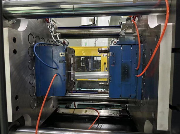Innovator of Injection Molding Process: Magnetic Template Rapid Mold Replacement System for Injection Molding Machines