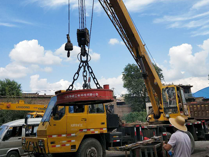 Efficient Scrap Steel Handling | Truck Crane Electromagnetic Chucks